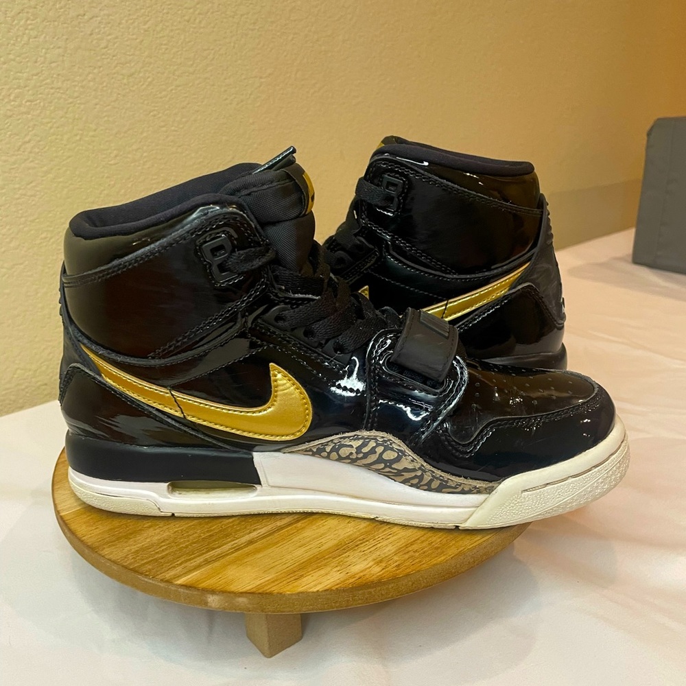 Youth Nike Jordan Legacy 312 Black Gold 2019